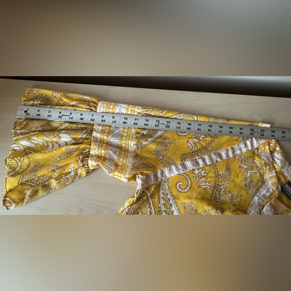Solo Jeans - New York & Co. Yellow Paisley Blouse / Size Large NWT - Picture 9 of 13